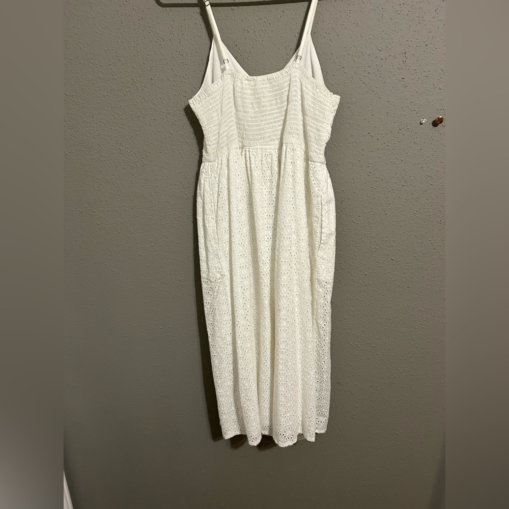 Elegant White Button-Down Dress - Picture 4 of 6